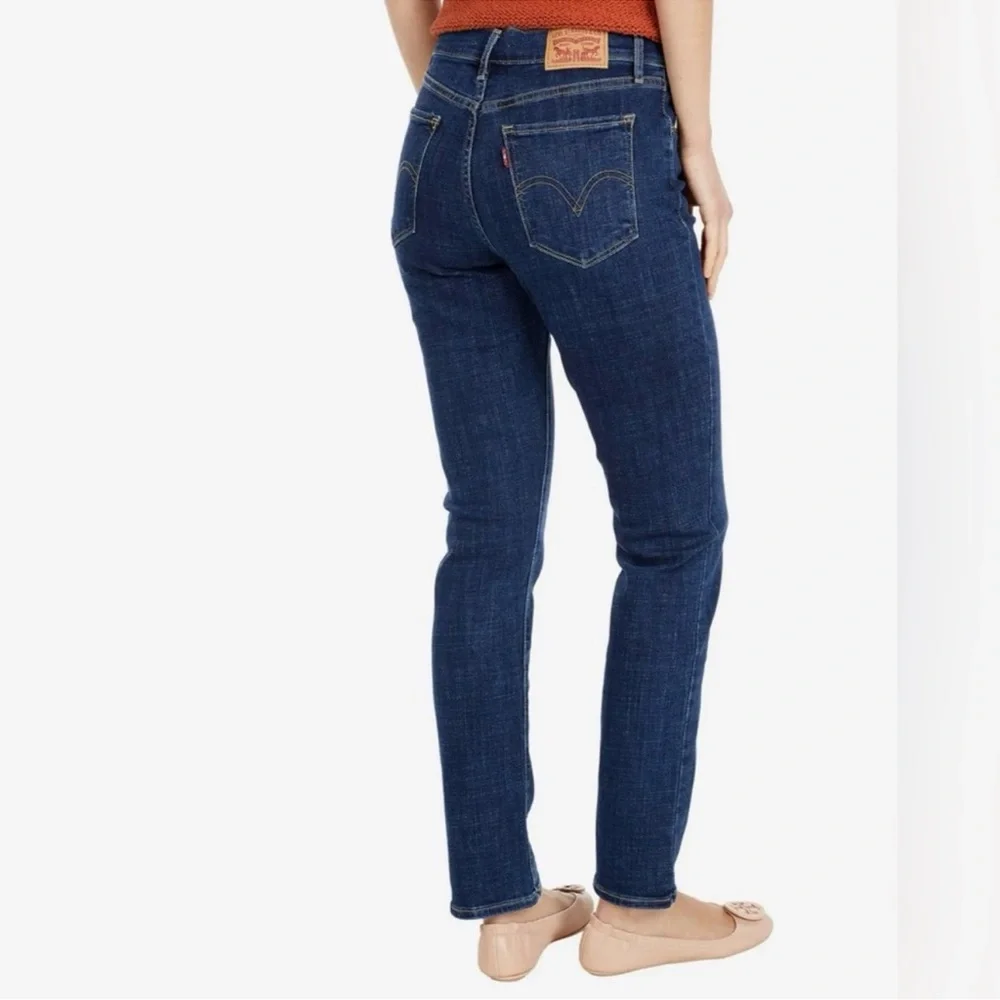 LEVI’S 6 Medium 28 x 30 Blue Wash Classic Straight Jeans